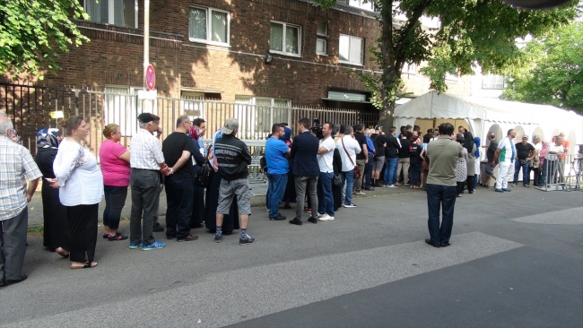 Yurt dışında ilk oylar Almanya, Avusturya ve Fransa’da kullanıldı